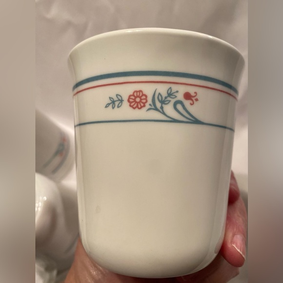Vintage Corelle PRINCETON PRINSTON 4 Cups Mugs Red Blue Floral Nice! - Picture 7 of 9